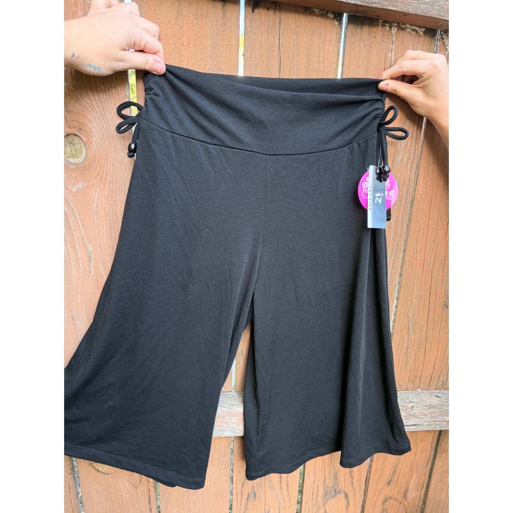 Amy Byer Black Wide Leg Gaucho Shorts Side Tie Size Medium 10.5-12.5 NWT